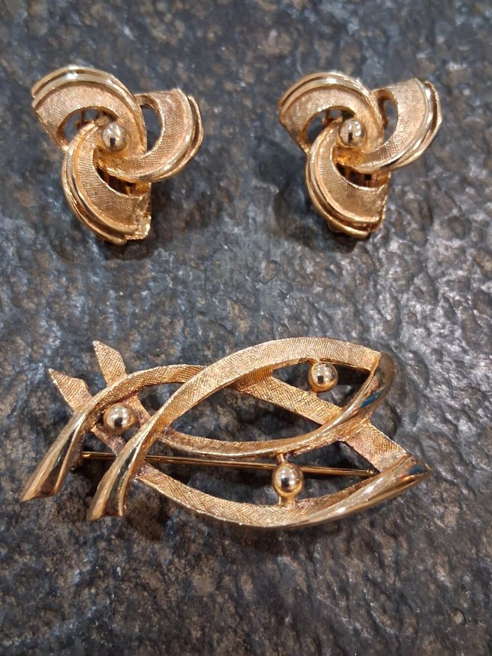 Vintage 1960s Hedy Signed Demi Parure Set Abstract Brooch & clip on earrings